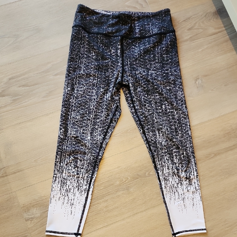 Women's Black & White 7/8 Length Leggings